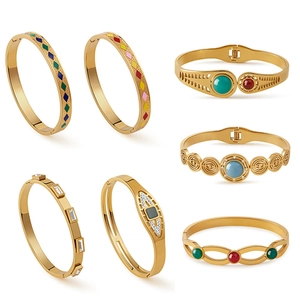 Collezione di sette bracciali lusso in acciaio inossidabile dorato con smalto e cristalli