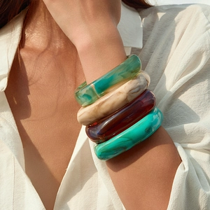 Retro geometric wide acrylic bangle set with colorful marble resin texture for women