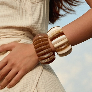 Vintage tortoiseshell resin geometric stretch bracelets in amber and marble patterns