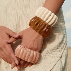 Three-color chunky striped resin bracelets in amber and marble finish for women