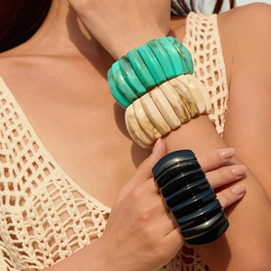Maillard-style resin bead elastic bracelet set with marble textures for women