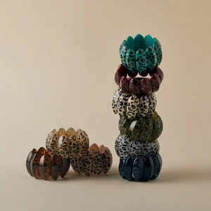 Elastic chunky resin bracelet with colorful leopard print patterns for a retro look