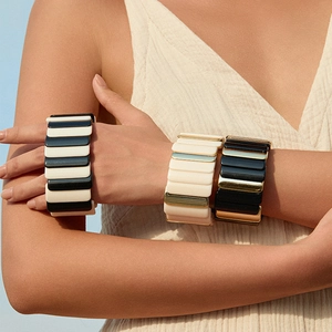 Ensemble de bracelets extensibles bohèmes avec tuiles géométriques en résine dorée