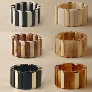 Bracelets larges en résine élastique avec motifs de blocs de couleurs et accents dorés