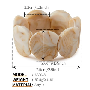 Gedetailleerde maattabel voor beige marmeren acryl armband met afmetingen en gewicht