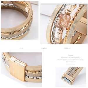 Vue détaillée du bracelet en cuir multicouche avec fermoir magnétique et pendentif
