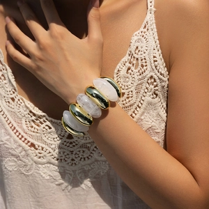 Bohemian elastic beaded bracelet with gold and marble-textured acrylic oval tubes