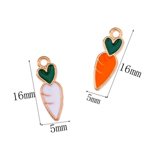 Detailed view of carrot-shaped alloy charms with dimensions 16mm by 5mm for DIY jewelry