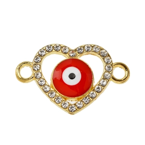 Detail van gouden hartvormige bedel met kristallen en rood boze oog voor DIY-sieraden