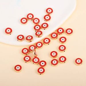 Λεπτομέρεια macro από χάντρες Evil Eye με πλευρικές τρύπες για DIY κοσμήματα