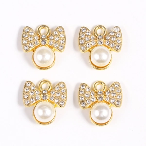 Macro de 4 pendentifs nœuds dorés avec perles blanches et strass brillants pour bijoux DIY
