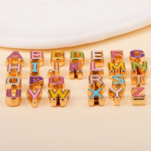 Lot de 26 perles alphabet A-Z colorées en alliage doré pour la création de bijoux DIY