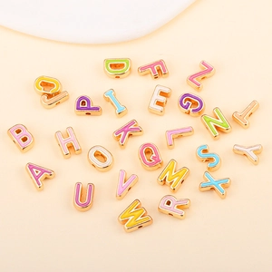 Perles alphabet A-Z colorées en alliage doré et émail pour création de bijoux DIY