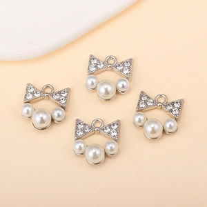 Pendentifs nœuds argentés avec strass et perles blanches pour la création de bijoux DIY