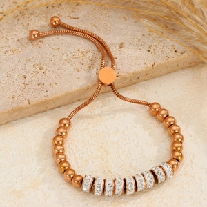 Elegante roségouden kralenarmband met kristalaccenten en verstelbare bolo-schuifsluiting