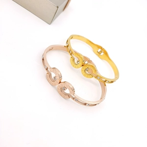 Eleganti bracciali in oro rosa e oro con numeri romani e cristalli scintillanti