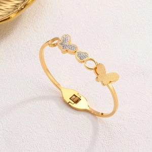 Brazalete de doble capa de mariposa y corazón en acero inoxidable con circonitas