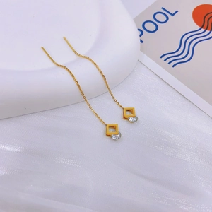 Boucles d'oreilles longues en acier titane doré avec trèfle à quatre feuilles et zircon