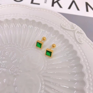 Square emerald 18K gold-plated titanium earrings with secure screw-back on porcelain
