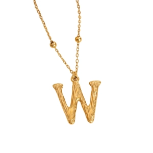 Collar de acero de titanio dorado con colgante letra W y textura de rayas verticales