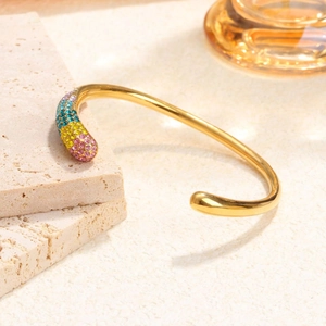 18K vergulde roestvrijstalen open armband met kleurrijke kristallen op stenen decor
