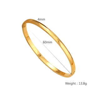 Gepolijste 18k vergulde roestvrijstalen armband met 4mm breedte en 60mm binnendiameter