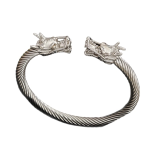 Brazalete abierto de acero inoxidable plateado con doble cabeza de dragón para hombre