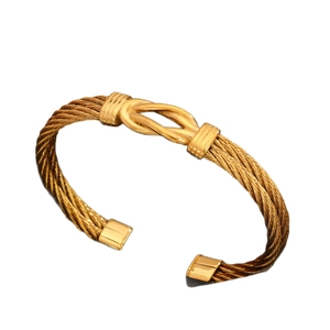 Brazalete de cable de acero inoxidable chapado en oro de 18k con nudo central para hombre
