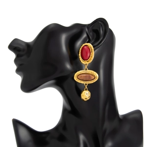 Böhmische Tropfenohrringe mit roten Harzsteinen und goldenen Kugeln im Retro-Stil