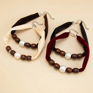 Retro fluwelen choker halsketting set met houten kralen en imitatieparels