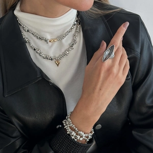 Ensemble collier et bracelet à billes argentées avec pendentif cœur doré et bague
