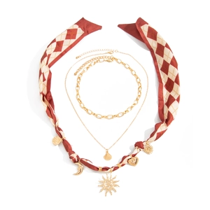 Seestern Muschel Halsketten Set mit rotem Seidentuch und goldener Gliederkette