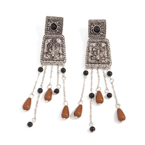 Boucles d'oreilles pendantes style cour vintage avec perles noires et longs glands