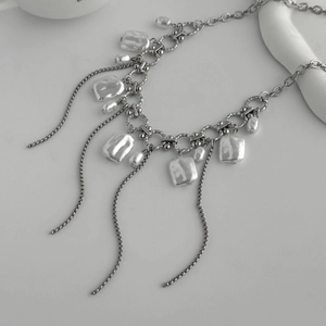 Barocke Perlen-Quastenkette mit silbernem Metall-Finish und mehrlagigem Fransen-Design