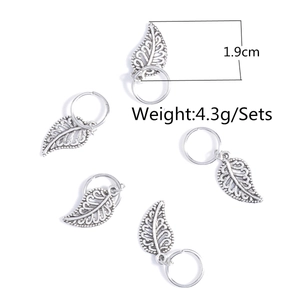 Set of five silver leaf hair rings with hollow carved texture measuring 1.9cm and 4.3g