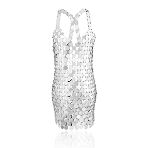 Robe sexy dos nu en paillettes métalliques argentées avec maillons en écailles de poisson