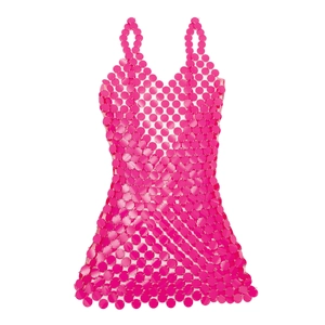 Détail d'une robe en cotte de mailles à paillettes roses avec disques métalliques réfléchissants