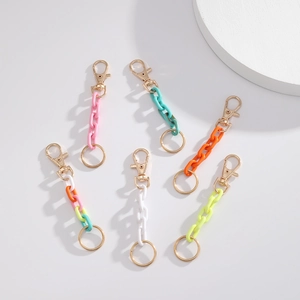 Porte-clés à maillons en acrylique coloré avec fermoirs mousquetons dorés en tons vifs