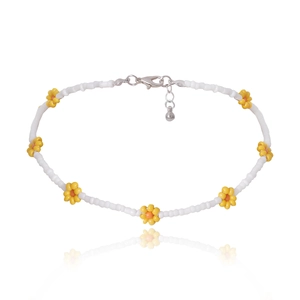 Collar minimalista de cuentas con margaritas amarillas y cierre plateado ajustable