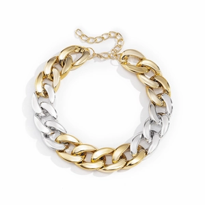 Détail du collier punk à maillons épais bicolores or et argent avec fermoir réglable