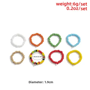 Set aus 8 bunten böhmischen Perlenringen für Damen mit elastischem Kordelzug