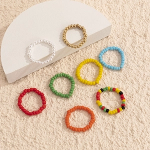 8-teiliges Boho-Perlenring-Set mit bunten Perlen und elastischen Bändern für Damen