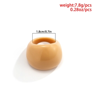 Klobiger hellbrauner Acrylring im geometrischen Stil mit 1,8cm Durchmesser und 7,8g
