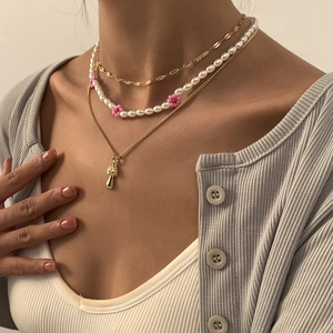 Drielagige legering ketting set met parels, bloemen bedeltjes en een paddestoel hanger