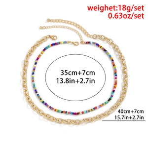 Detailweergave van de dubbellaagse kralenketting en gouden ketting met afmetingen