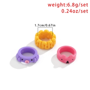 Set di 3 anelli in acrilico colorato con polpo viola e orsetto rosa per donne