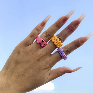 Anelli in Acrilico con Animali Cartoon e Geometrie Colorati Stile Y2K Gioielli di Moda per Donne e Adolescenti Accessorio Boutique