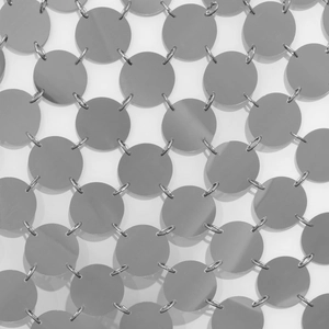 Détails macro de la maille à franges en paillettes métalliques pour chaîne de corps bikini