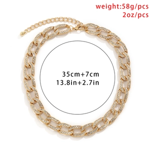 Detailweergave van gouden Cubaanse schakelketting met stras, 35+7cm lengte en 58g gewicht