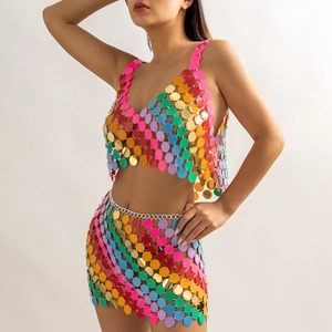 Conjunto de bikini de lentejuelas coloridas y minifalda para fiestas y eventos